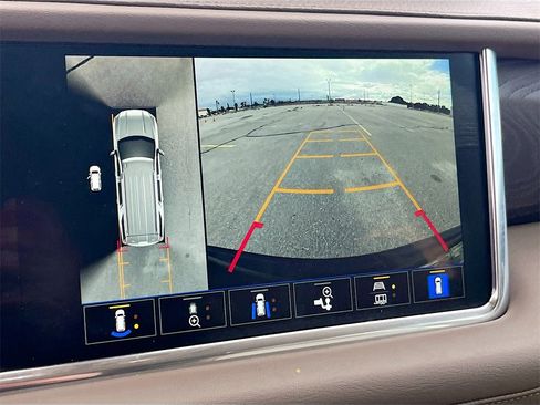 Used 2022 GMC Yukon XL Denali image 14