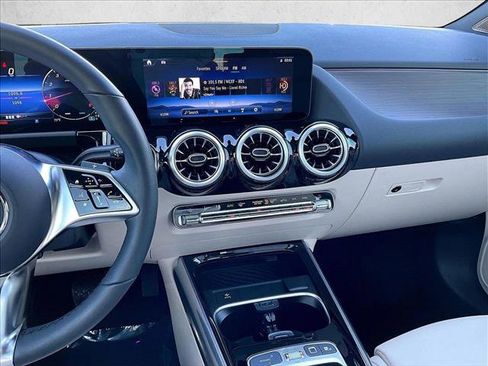 Used 2026 Mercedes-Benz GLA 250 image 8