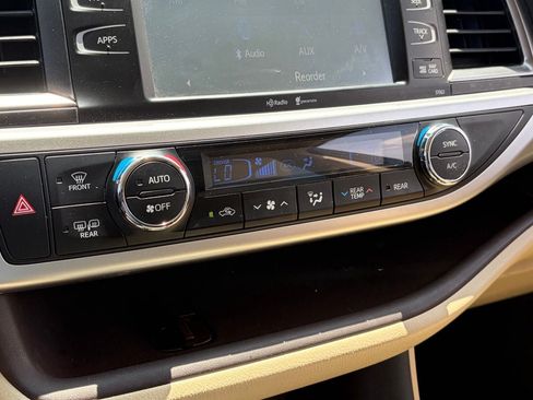 Used 2015 Toyota Highlander XLE AWD/4WD image 8