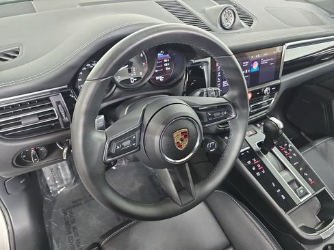 Certified 2025 Porsche Macan S image 4