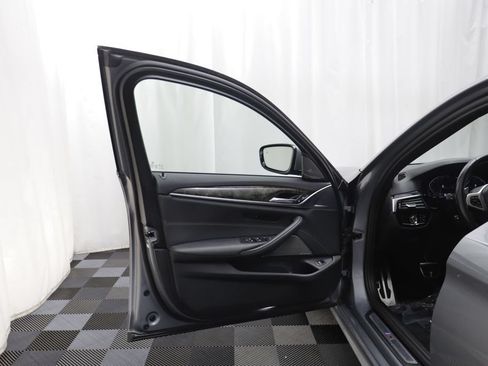 Used 2023 BMW 530i xDrive w/ M Sport Package AWD/4WD image 4