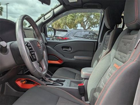 Used 2022 Nissan Frontier PRO-4X image 12