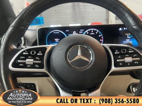Used 2021 Mercedes-Benz GLB 250 4MATIC image 31