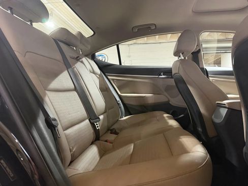 Used 2017 Hyundai Elantra Limited w/ Limited Tech Package 04 FWD image 11