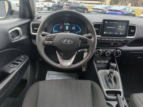 Certified 2023 Hyundai Venue SE image 16