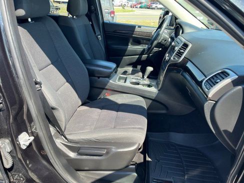 Used 2012 Jeep Grand Cherokee Laredo w/ Laredo E Group image 19