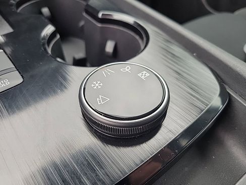 Used 2023 Nissan Rogue S image 18