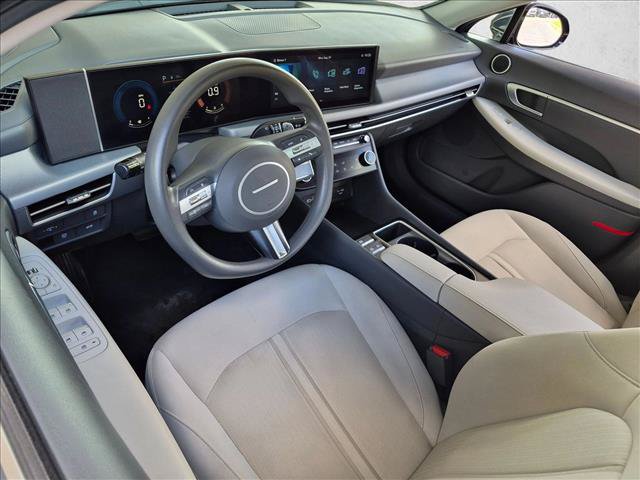 Used 2025 Hyundai Sonata SEL FWD image 10