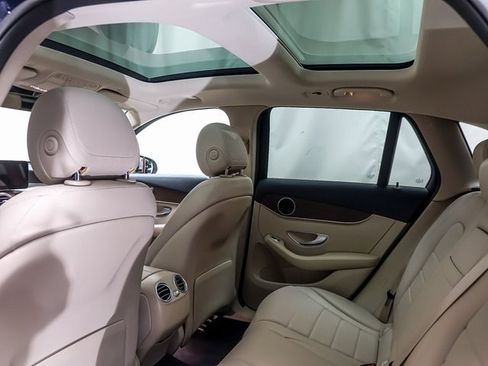 Used 2022 Mercedes-Benz GLC 300 4MATIC w/ Premium Package Lite image 12