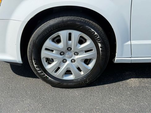 Used 2018 Dodge Grand Caravan SE FWD image 9