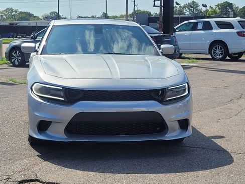 Used 2020 Dodge Charger SXT w/ Leather Interior Group RWD image 8