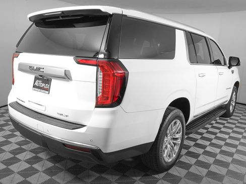 Used 2022 GMC Yukon XL SLT w/ SLT Luxury Package AWD/4WD image 4