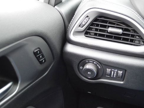 New 2026 Chrysler Pacifica Select image 21