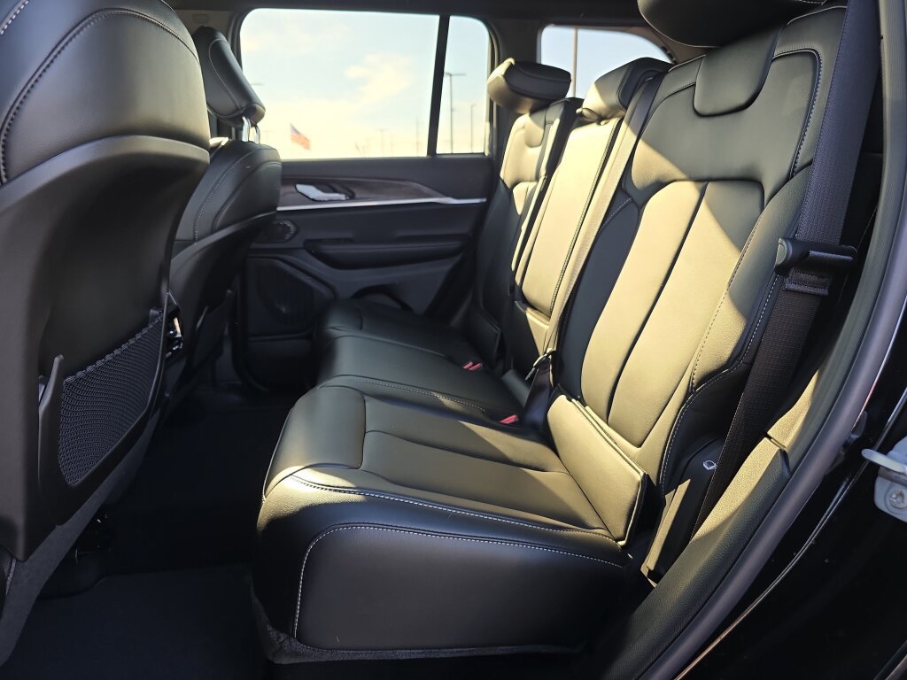 New 2026 Jeep Grand Cherokee Limited RWD image 6