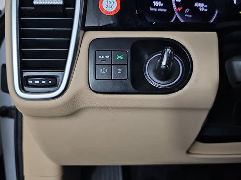 Used 2023 Porsche Cayenne w/ Premium Package AWD/4WD image 26