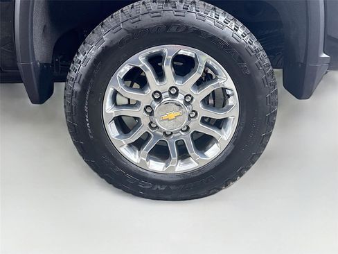 Used 2025 Chevrolet Silverado 2500 LTZ w/ LTZ Convenience Package image 24