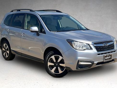 Used 2018 Subaru Forester 2.5i Premium w/ All-Weather Package AWD/4WD image 19