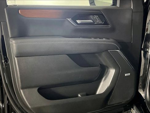 Used 2025 GMC Yukon Denali AWD/4WD image 21