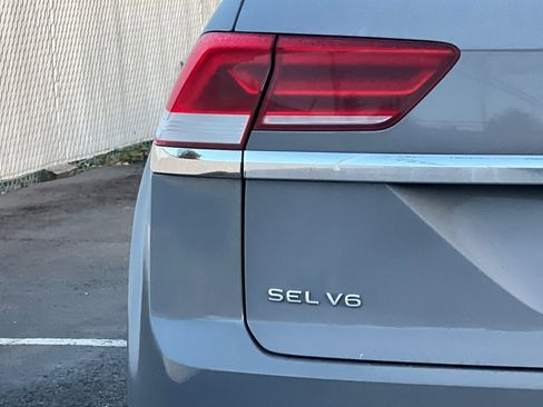 Used 2022 Volkswagen Atlas Cross Sport SEL R-Line image 24