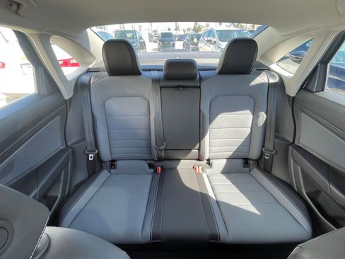 Used 2025 Volkswagen Jetta SE image 38