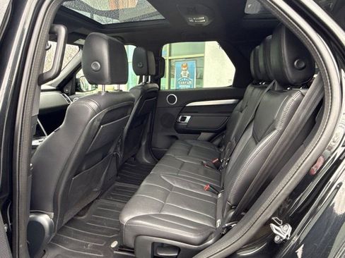 Used 2020 Land Rover Discovery Landmark image 14