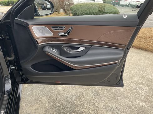 Used 2019 Mercedes-Benz S 560 4MATIC Sedan image 44