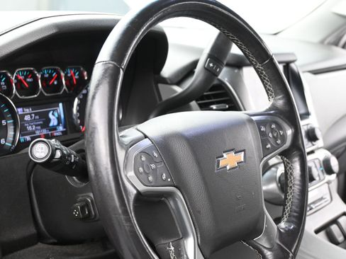 Used 2018 Chevrolet Suburban LT RWD image 13