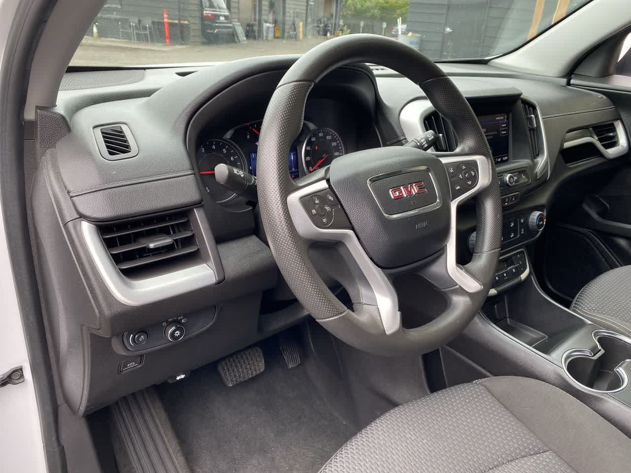 Used 2024 GMC Terrain SLE AWD/4WD image 2