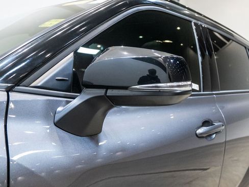 Used 2023 Toyota Highlander XSE image 12