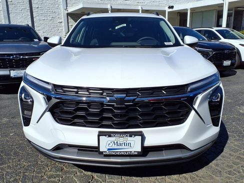 New 2025 Chevrolet Trax LT w/ Driver Confidence Package image 2