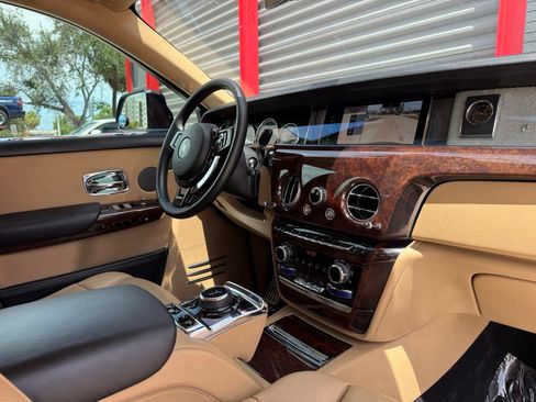Used 2020 Rolls-Royce Phantom Extended Wheelbase RWD image 47