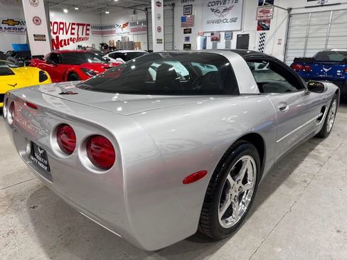 Used 2004 Chevrolet Corvette Coupe w/ Preferred Equipment Group RWD image 5