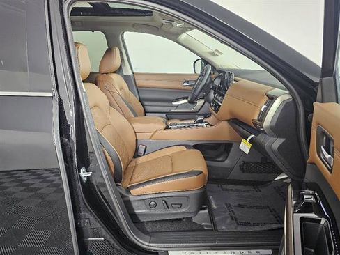 New 2025 Nissan Pathfinder Platinum image 13