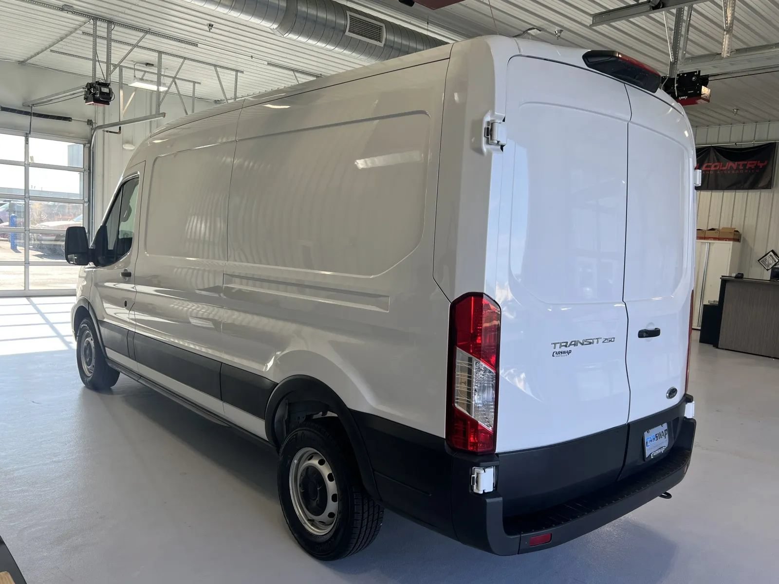 Used 2025 Ford Transit 250 148 Medium Roof RWD image 5