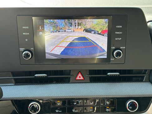 Used 2025 Kia Sportage LX image 24