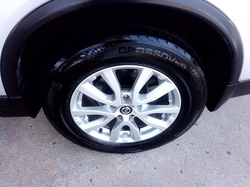 Used 2020 Nissan Rogue SV FWD image 25