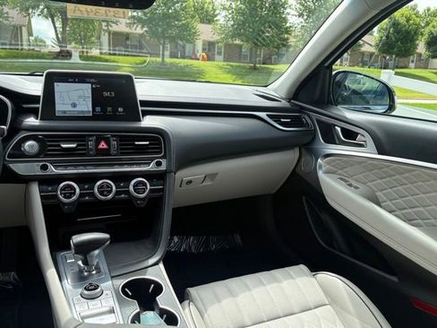 Used 2021 Genesis G70 2.0T w/ Prestige Package RWD image 28