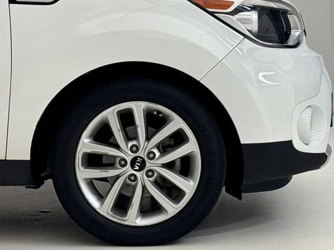 Used 2017 Kia Soul + w/ Primo Package FWD image 6