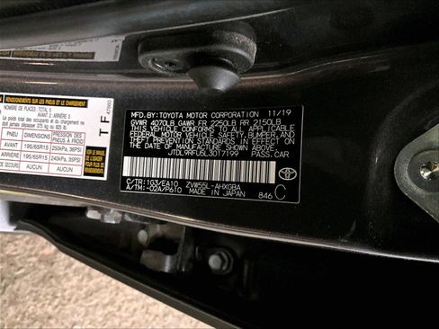 Used 2020 Toyota Prius XLE w/ Carpet Mat Package AWD/4WD image 32