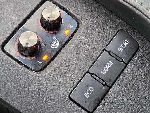 Used 2017 Toyota Avalon XLE w/ Carpet Mat Package FWD image 9