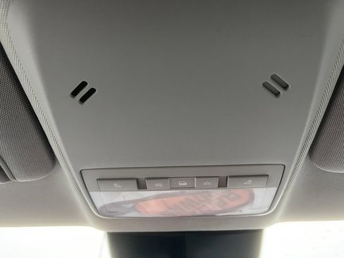 Used 2022 Chevrolet Trax LT w/ LT Convenience Package image 15