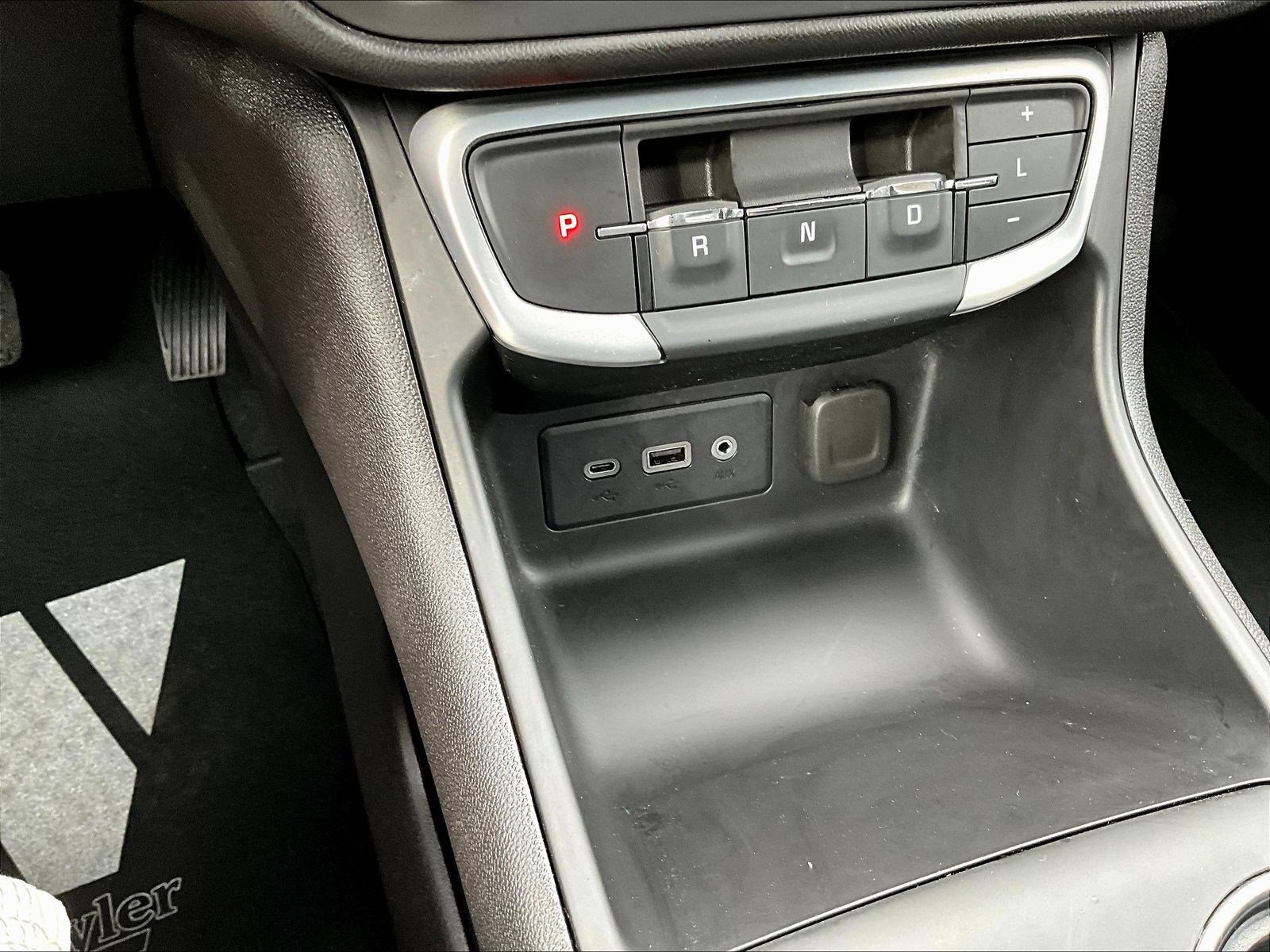 Used 2024 GMC Terrain SLE w/ Driver Convenience Package FWD image 16