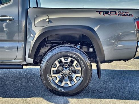 Used 2020 Toyota Tacoma TRD Off-Road image 12