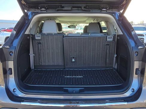 Certified 2022 Toyota Highlander Platinum image 15