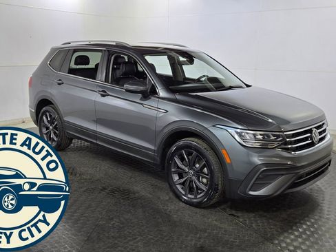 Used 2022 Volkswagen Tiguan SE w/ Panoramic Sunroof Package AWD/4WD image 1