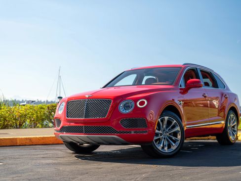 Used 2017 Bentley Bentayga image 14