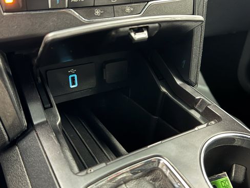Used 2019 Ford Explorer XLT w/ Equipment Group 201A AWD/4WD image 27