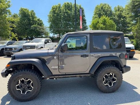 Used 2018 Jeep Wrangler Sport AWD/4WD image 2
