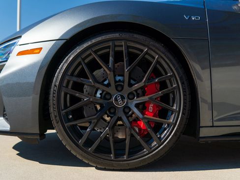 Used 2020 Audi R8 V10 w/ Carbon Exterior Package image 18