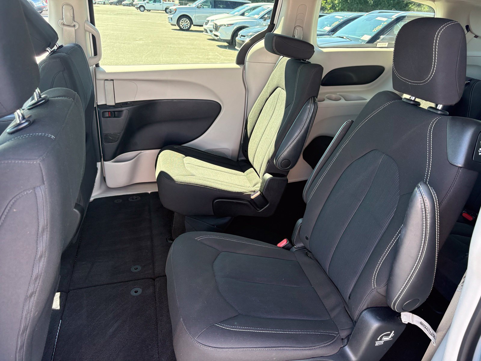 Used 2023 Chrysler Voyager LX FWD image 12
